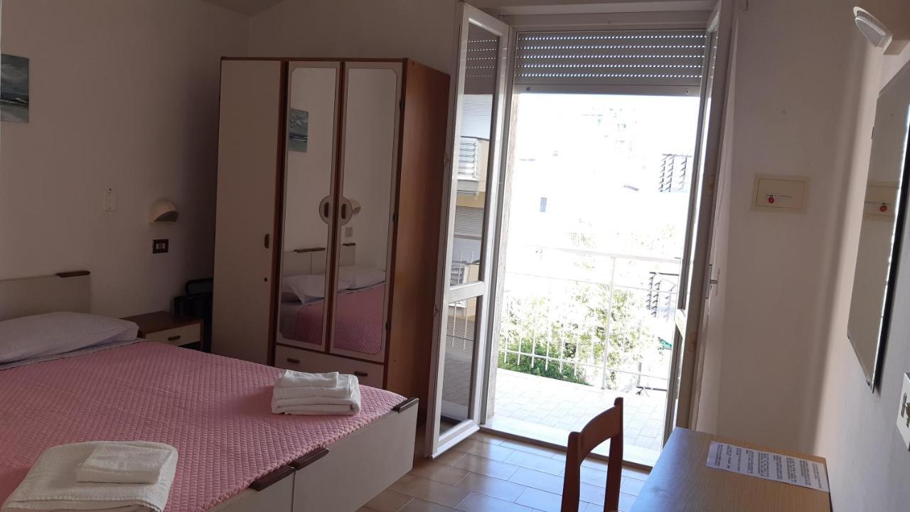 Hotel Elisabetta 2 Stelle กัตตอลิกา ภายนอก รูปภาพ