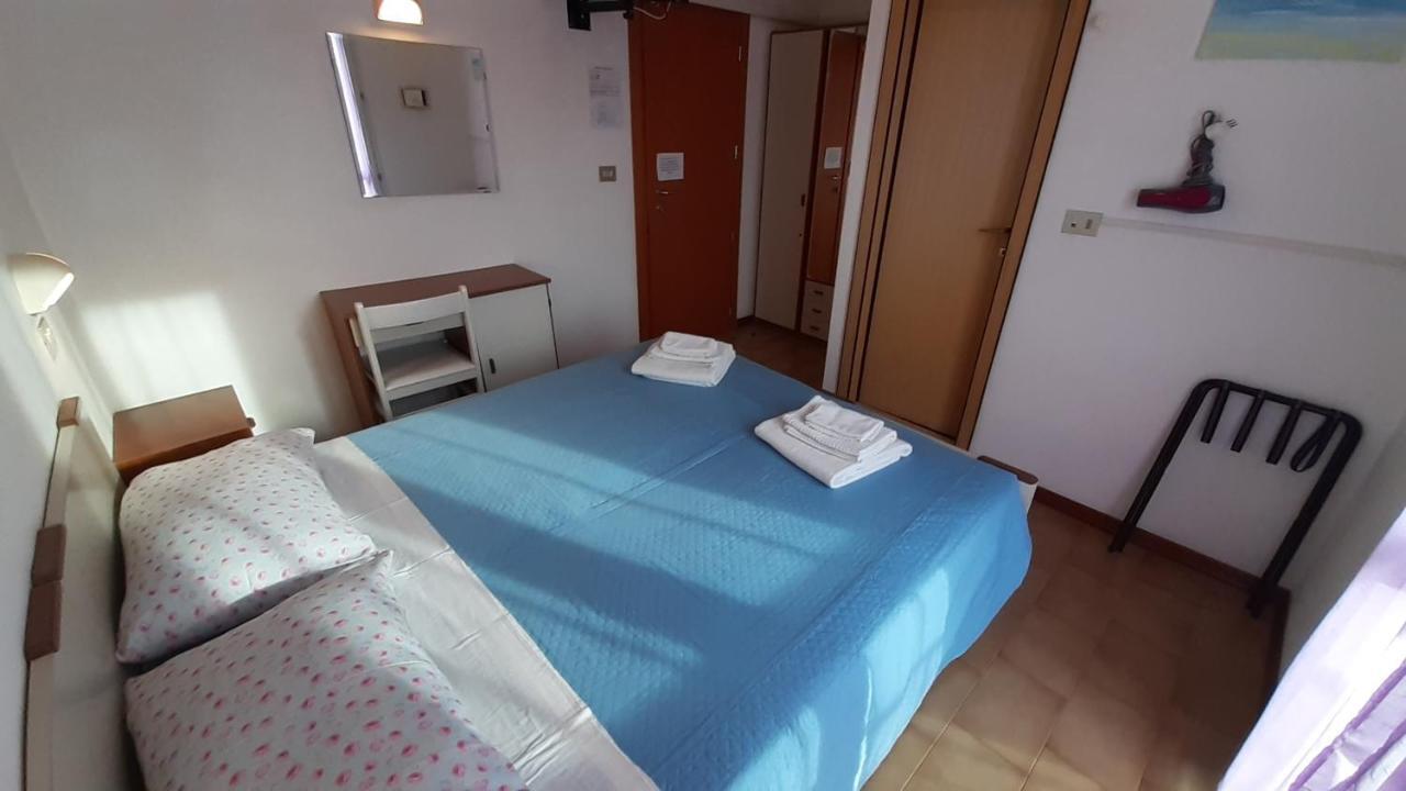 Hotel Elisabetta 2 Stelle กัตตอลิกา ภายนอก รูปภาพ
