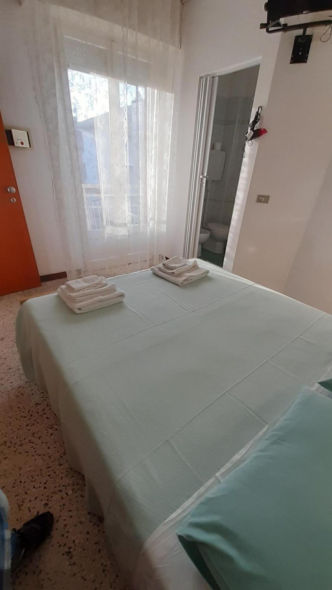 Hotel Elisabetta 2 Stelle กัตตอลิกา ภายนอก รูปภาพ