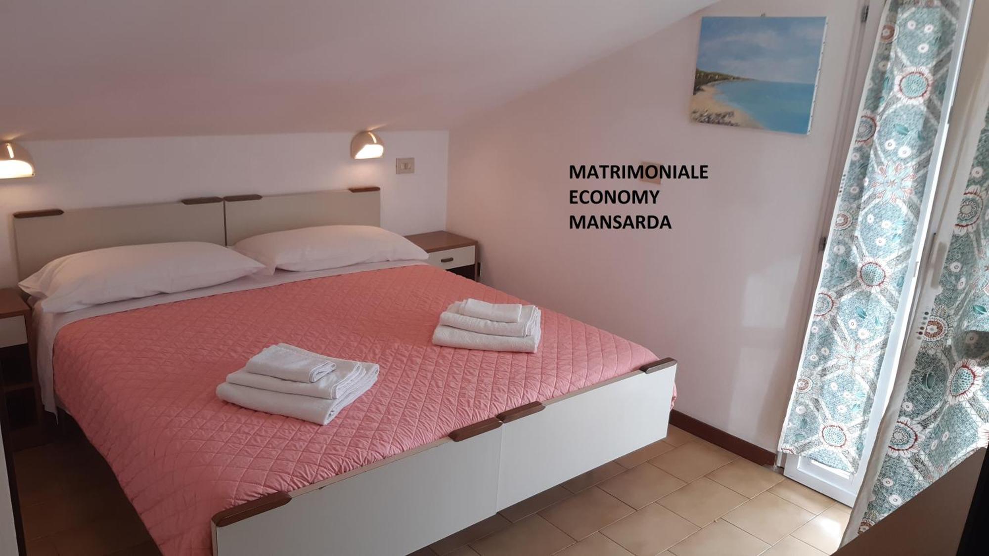 Hotel Elisabetta 2 Stelle กัตตอลิกา ภายนอก รูปภาพ